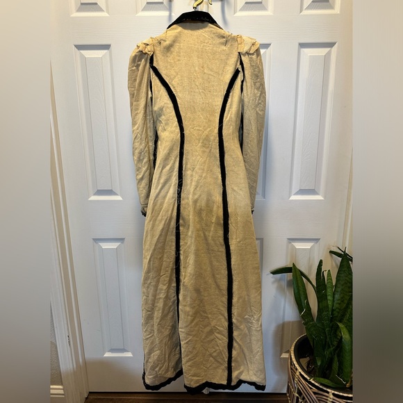 Antique Velvet Coat 1920s-1940s era. - Picture 14 of 14